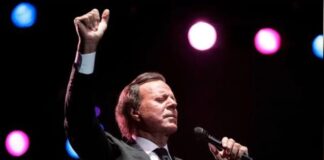 Julio Iglesias lamenta la muerte de Dolly Parton y recuerda la «suerte» de cantar juntos