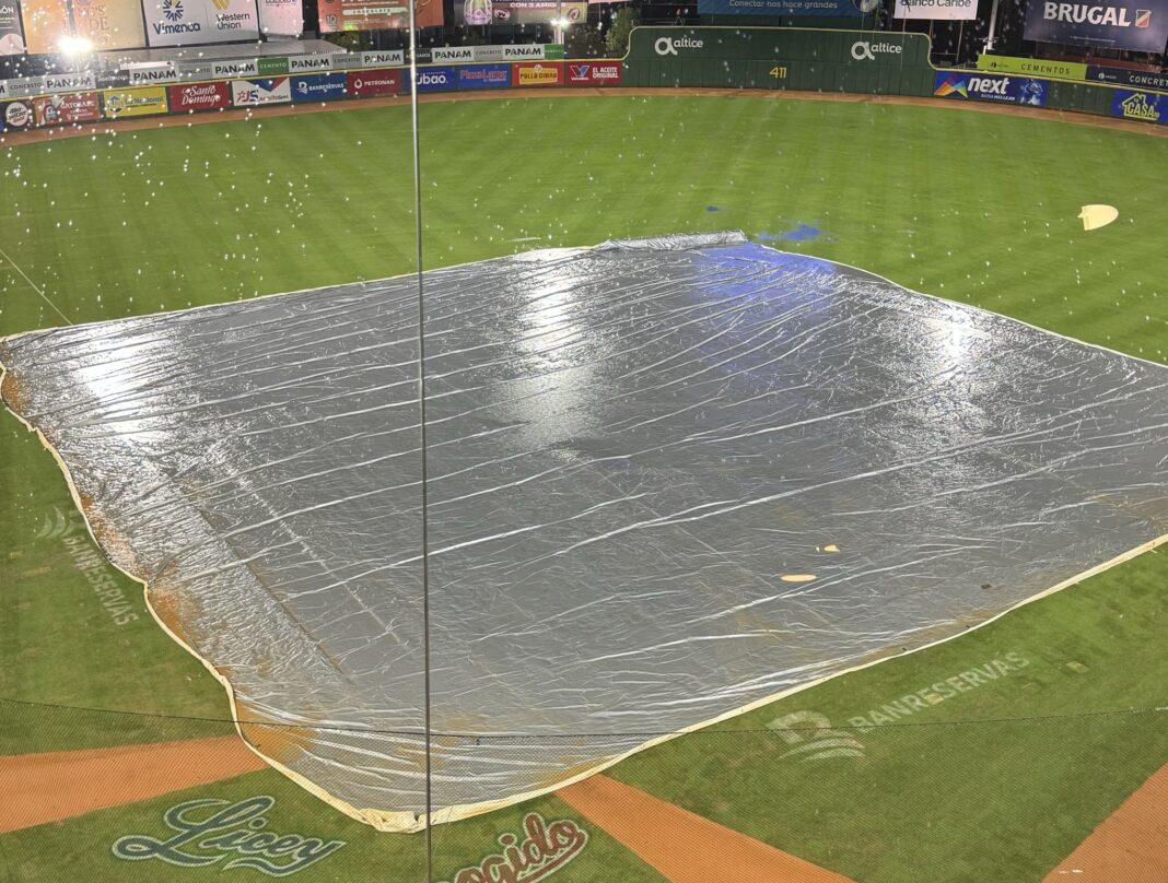 Lluvia-obliga-la-suspension-del-partido-entre-Gigantes-y-Licey