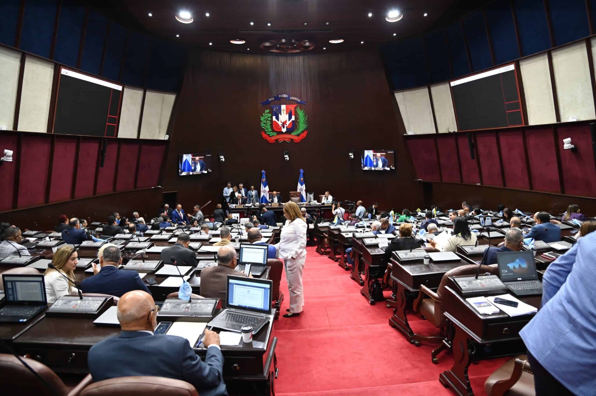 Los-diputados-aprueban-el-presupuesto-de-2025-2048x1362