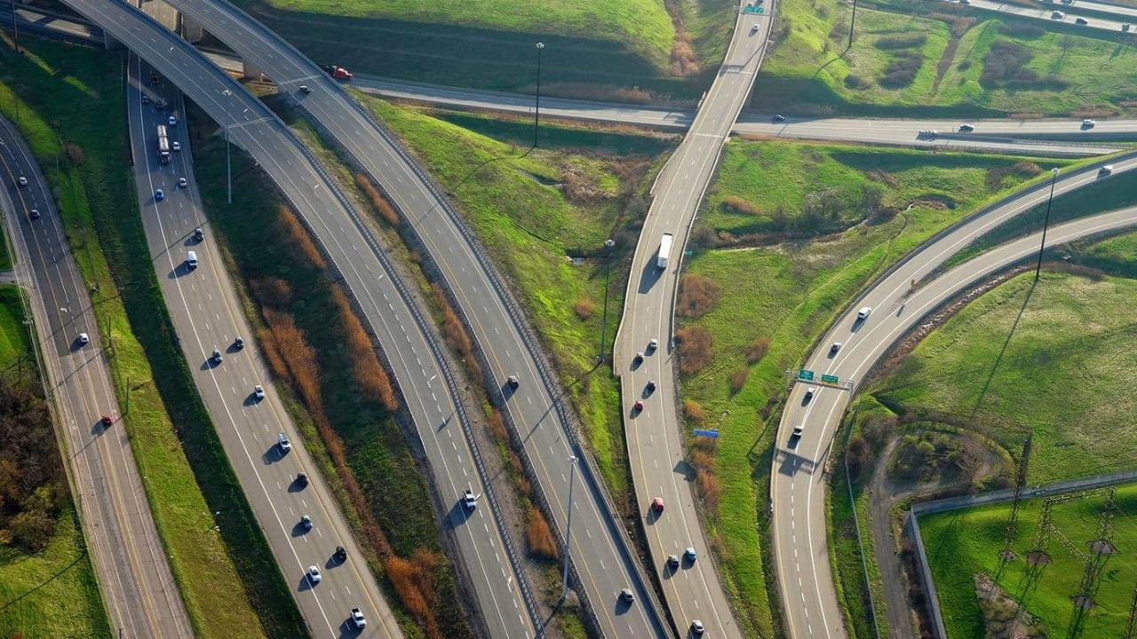 Ferrovial se juega su puesto en el Nasdaq 100: Anthropic y General Motors amenazan su salida 3 Moncloa Ferrovial Moncloa