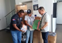 Sky Caterers RD dona útiles escolares a la Unidad Nacional de Emergencias y Desastres para beneficiar a niños vulnerables de La Caleta.