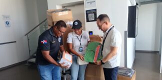 Sky Caterers RD dona útiles escolares a la Unidad Nacional de Emergencias y Desastres para beneficiar a niños vulnerables de La Caleta.