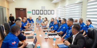 Director General de Aeronáutica Civil de Chile conoce capacidades operativas y formativas del CESAC durante visita oficial
