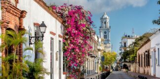 La Asociación de Bares y Gastrobares de la Zona Colonial (ABZOCOL) expresa su posición respecto a la reciente decisión del Tribunal Constitucional relacionada con la regulación de los horarios para el expendio de bebidas alcohólicas, la cual dispone la derogación del régimen vigente en un plazo de dos años, período durante el cual el Congreso Nacional deberá elaborar una nueva legislación sobre la materia.