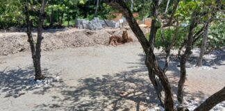 MINISTERIO DE TURISMO MANTIENE OCUPADOS TERRENOS PESE A SENTENCIA.