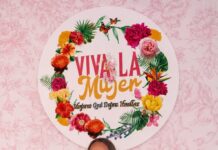 Mariana Rodríguez recibe reconocimiento por su aporte al bienestar integral de la mujer