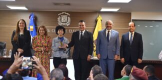 JCE reconoce a la cedulada número 3 millones y anuncia se elimina restricción del mes de cumpleaños para renovar cédula.