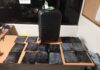 ATRAPAN EN EL AILA MUJER OCULTABA 16 LÁMINAS DE PRESUNTA COCAÍNA EN PANTALONES JEANS.